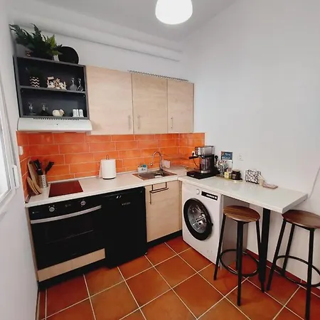 アパート Midlands